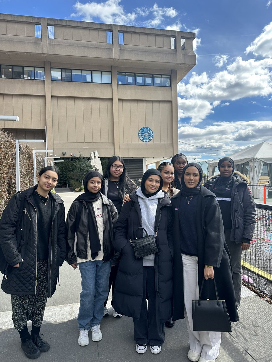 This afternoon, #GlobalGirlLeading students from @MulberryTH @MulberryAS @MSGreenCollege & @MulberryUTC visited @UNISNYC School for workshops on #GenderEquality ahead of the international conference @UN tomorrow. 🇺🇳
