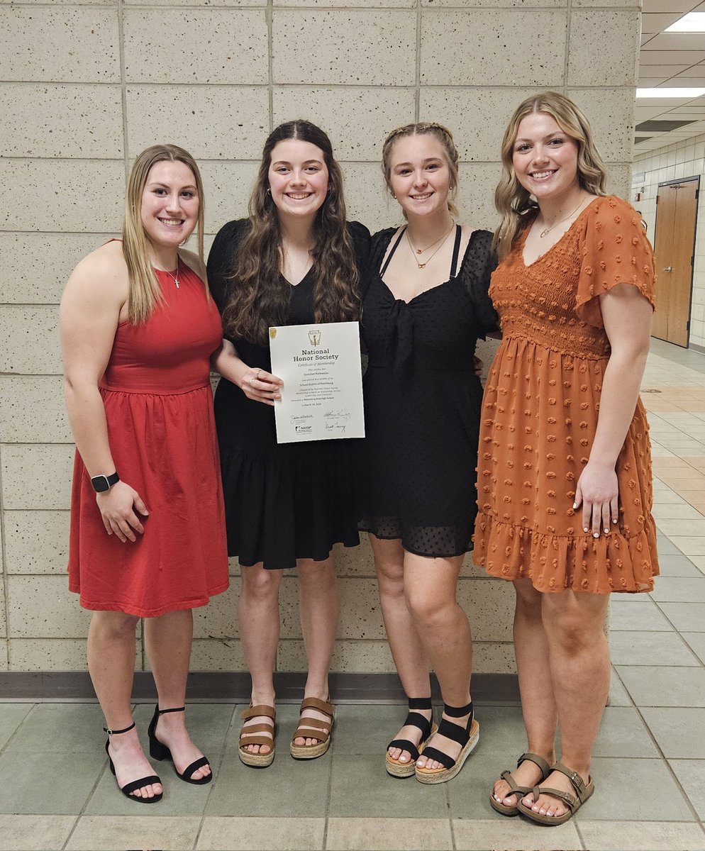 Congratulations to 5 of our juniors on their induction into the @RAHSburg National Honor Society - Kylee, Gretchen, Abbie, Grace & Khia

Working hard on the field AND in the classroom! 🥎📚 #reedsburgpride