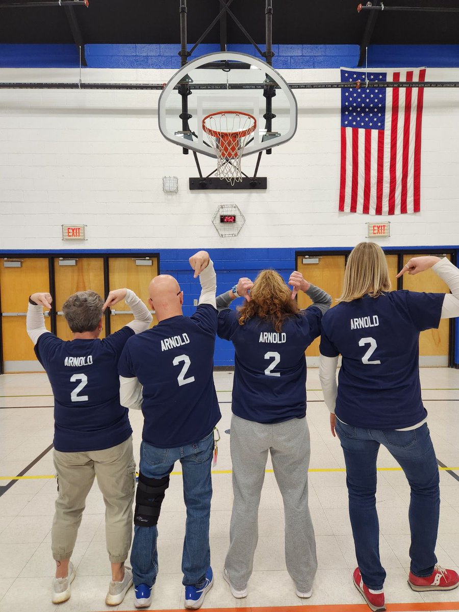 LisaStigler's tweet photo. @KamoreaArnold  - heard the Huskies are running a little shy on players for the tourney - we’re ready to sub in! 😂Have a great tourney! Go UConn! https://t.co/tRrXGBJqsj