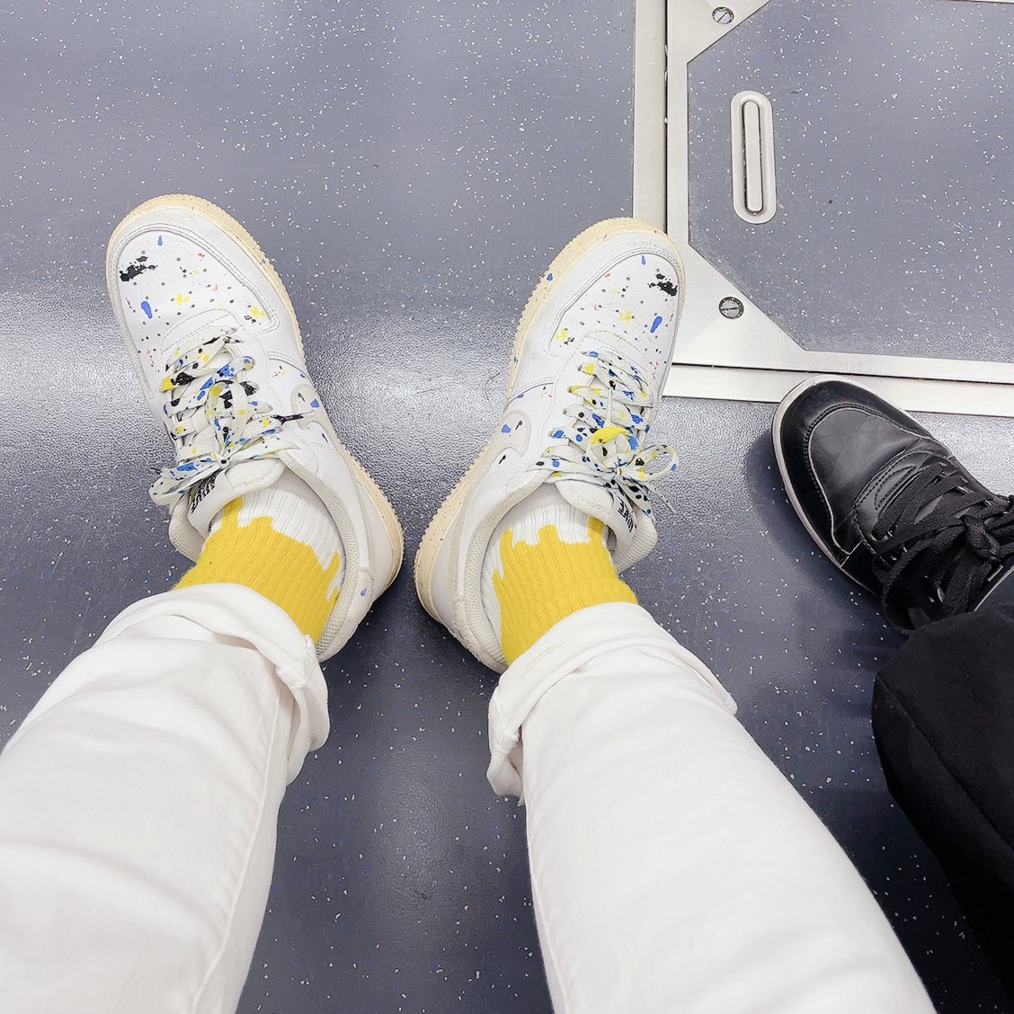 足元可愛い。

お気に入りの靴下のブランド
『LIXTICK』とともに。

今日は珍しく、横浜方面へ行ってみる。
