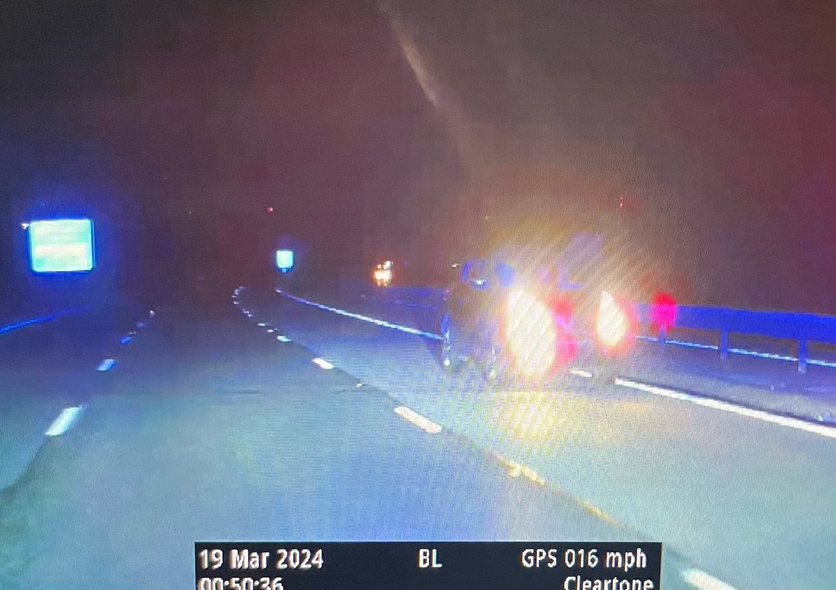 tvprp's tweet photo. This would have almost certainly turned into a fatality had XRC04 #p1514 & #p5706 not gone nose to nose with this wrong way running vehicle on the M40 j8a-5. Driver suspected medical episode. Dealt with accordingly. https://t.co/O2MsH9a555