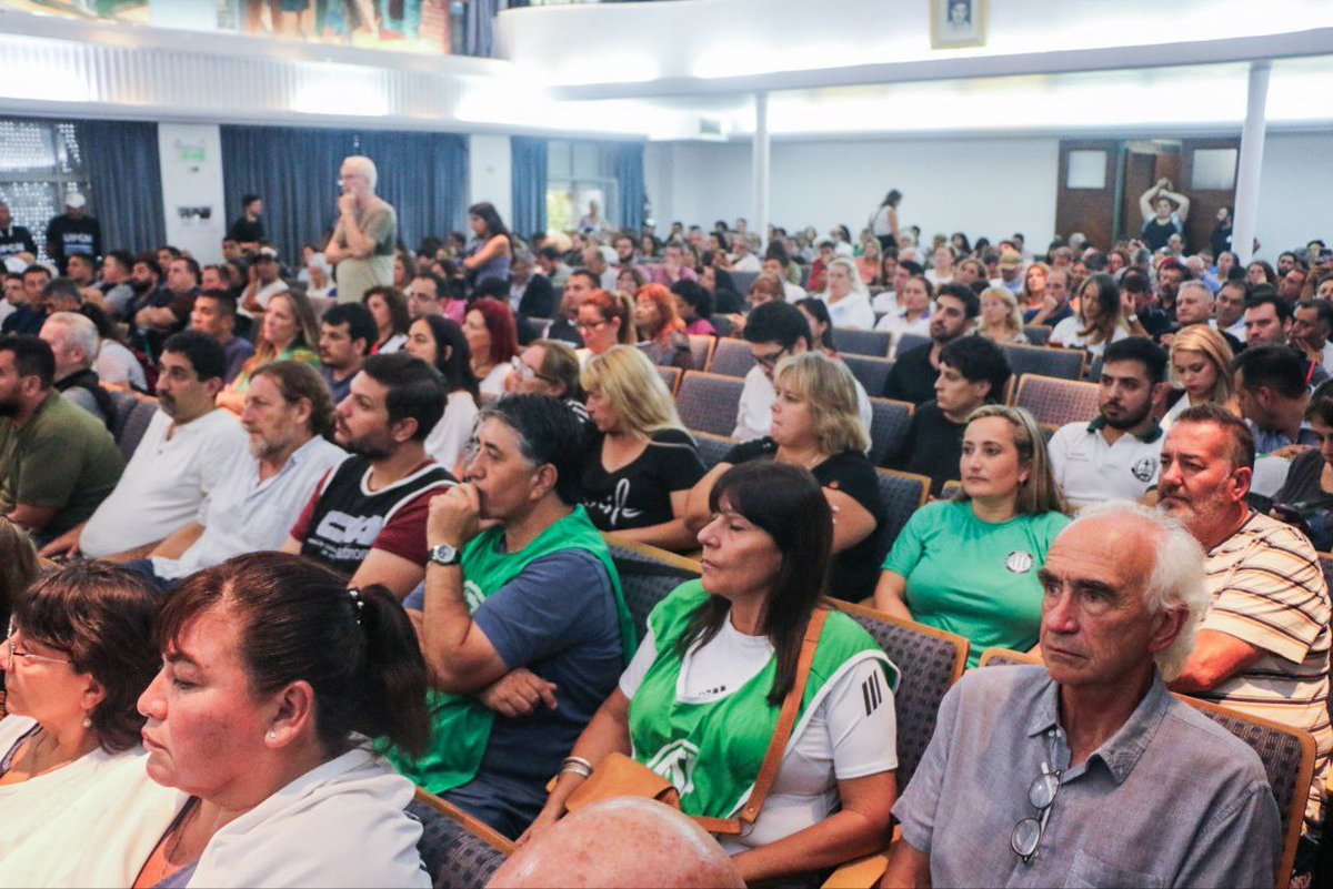 MercedesCabezas's tweet photo. Fuimos convocados y convocadas a la #CGT junto a las centrales obreras la UTEP y organismos de Derechos Humanos para continuar con el compromiso de profundizar el camino que se inició el 24 de enero con el gran Paro Nacional.

Desde #ATE vamos a seguir trabajando para mantener la memoria activa, recordar a las y los compañeros detenidos desaparecidos y continuar organizados y organizadas de manera colectiva en defensa de nuestra soberanía.

Este #24DeMarzo, la Plaza de Mayo va a quedar chica frente a una movilización que va a ser masiva, de todo el pueblo argentino. 

Vamos a marchar en un unidad todo el arco sindical y decirle a este Gobierno que son #30000, que tenemos memoria y que no vamos a dar ni un paso atrás.

¡NUNCA MÁS, ES NUNCA MÁS!