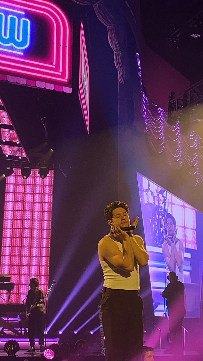 zstaresatthesky's tweet photo. Niall said our show is the loudest on tour and he is sorry to whoever  want to compete with us and gave us 17/10

#TheShowLiveOnTour2024 #TSLOTLodz https://t.co/Mq5wJecBCi