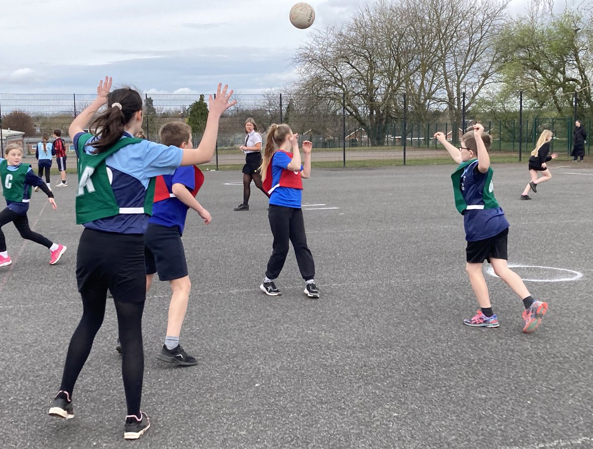 What a beautiful day for Primary Netball. 16 teams involved in the North Forest area event. Thank you to the young leaders &amp; PE Staff from Newent School &amp; to Janice &amp; Sandra from Lyndean Netball Club for umpiring 👏⁦<a href="/YourSchoolGames/">School Games</a>⁩ ⁦<a href="/NCSSport/">NCS Sport</a>⁩ ⁦<a href="/newentschool/">Newent School</a>⁩
