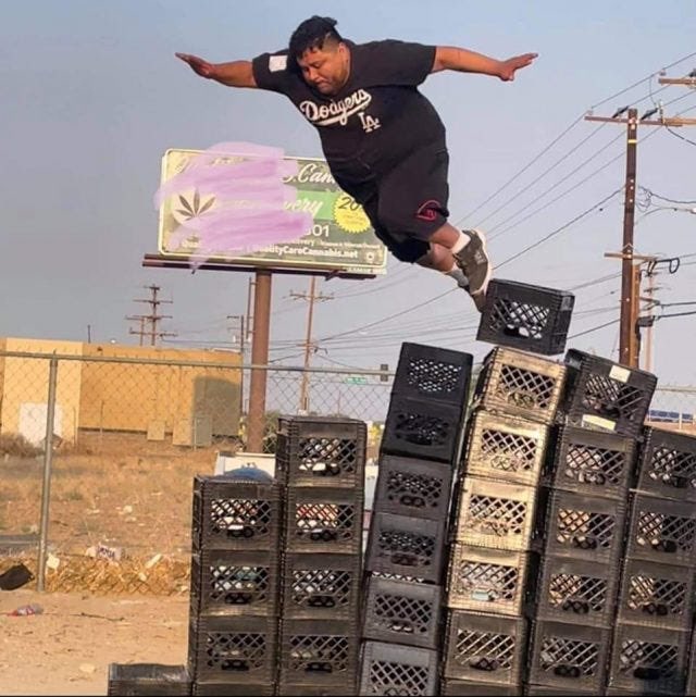 InternetH0F's tweet photo. this had mfs breaking their necks for some views😭😭 https://t.co/M0SaIvNsoi
