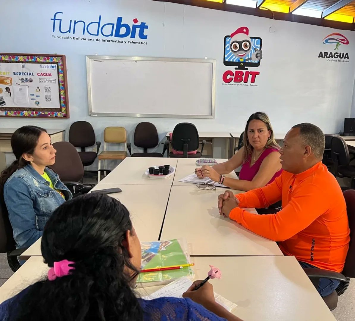 ¡Aragua Es Educación!

Máximo despliegue de los referentes historicos en cada municipio para seguir garantizando las ayudas sociales en el marco del 1X10 del Buen Gobierno. 
#PatriaEsHumanidad 
<a href="/NicolasMaduro/">Nicolás Maduro</a> 
<a href="/_LaAvanzadora/">Yelitze Santaella</a> 
@MPPEDUCACION 
<a href="/Soykarinacarpio/">Karina Carpio</a> 
<a href="/LeiraSuarezPsuv/">LeyraSuarezPsuv</a>
