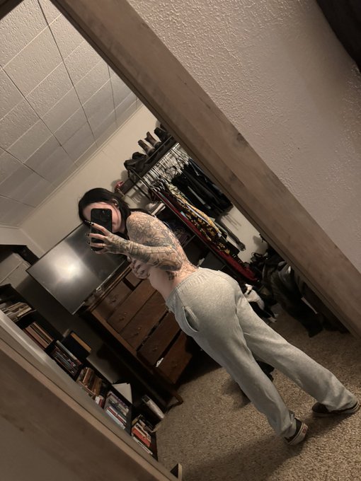 Ass fat even in sweats🍑 (I&rsquo;m on my way to the gym! Tell me you&rsquo;re proud🖤) https://t.co/CZTSDdOnOc<a href="/tag/newprofilepic"class="tags"><span>#newprofilepic</span></a>