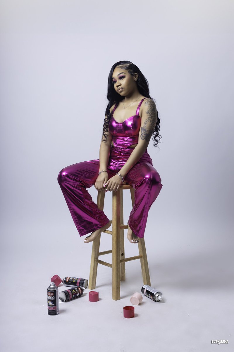 shaunaaabriel's tweet image. I want her in the worst way possible, plus I found out it’s her birthday 😻😻🎀.