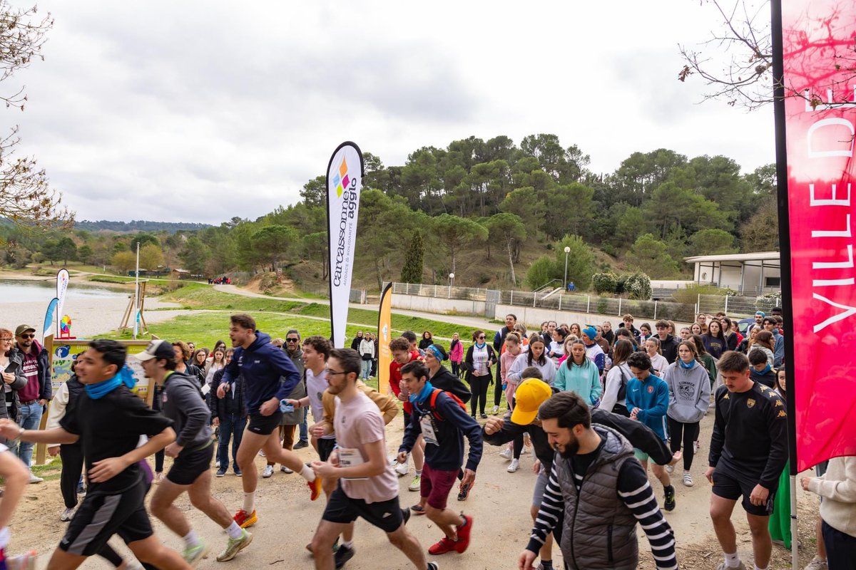 LaredjYazid's tweet photo. Présent pour la nouvelle édition de la course #RunMyUPVD organisée par la @Fondation_UPVD qui aura été un succès avec de nombreux étudiants participants et la présence de partenaires sportifs comme les @DragonsOfficiel 🏃🏼♀️🏃🏾♂️ https://t.co/iz4mAuqtQt
