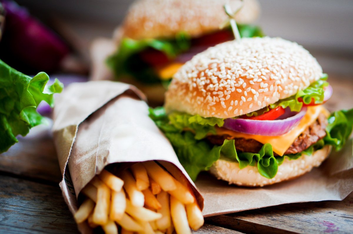 Study reveals daily food environment exposure shapes fast food habits 🍔🌍📊 news-medical.net/news/20240318/… #Nutrition #FastFood #DietaryChoices #HealthyEating #FoodEnvironment #PublicHealth #EatingBehaviors #FoodPolicy #Diet @NatureComms