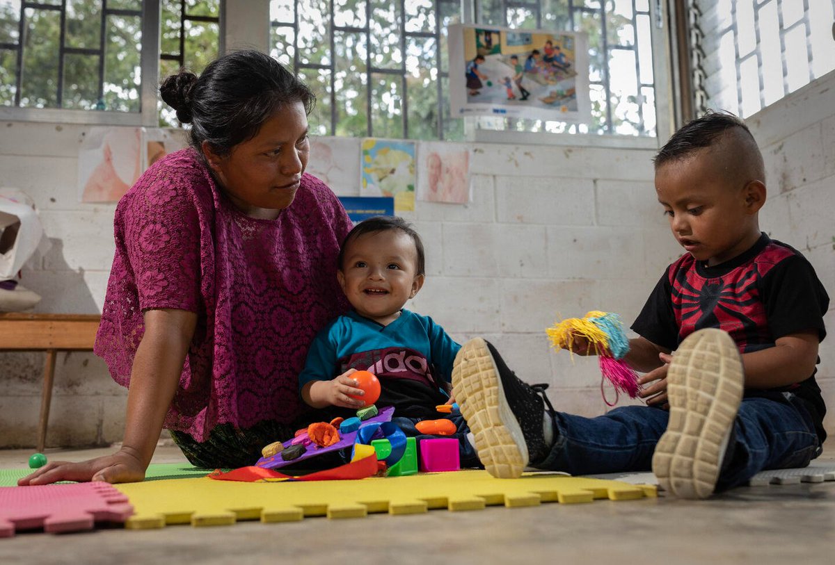 La Directora Regional Adjunta de UNICEF para América Latina y El Caribe, @AnneClaireDufay, se reunió con la Ministra de Educación @chatagira @MineducGT para estrechar lazos de cooperación en materia de educación y aprendizaje para las niñas y niños de Guatemala👶👧👦.