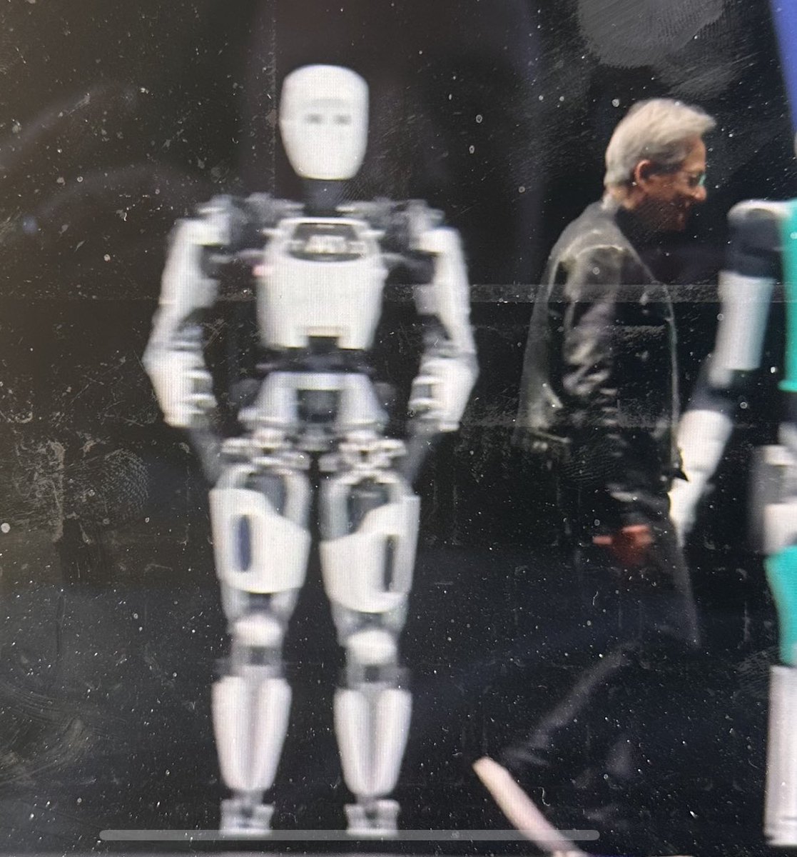 ChrisCamillo's tweet photo. Nvidia's Jensen showcases our @Apptronik Apollo humanoid! #robotics $NVDA #GTC24 https://t.co/iR6VmNzoWn