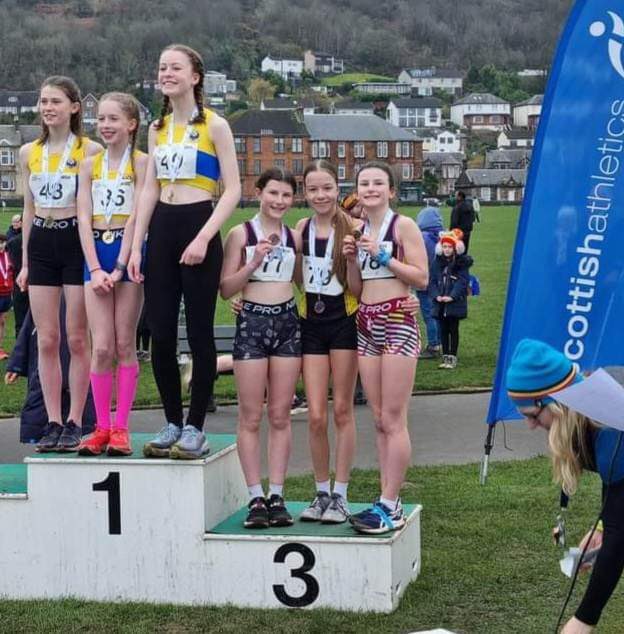 Congratulations to Emy, Ella & Lola who ran amazingly at the SA Young athletes road race in Greenock, taking bronze in the U13G team category! 🥉We are very proud of you! Well done coaches too! @scotathletics @ArdAcademy @AuchenharviePE