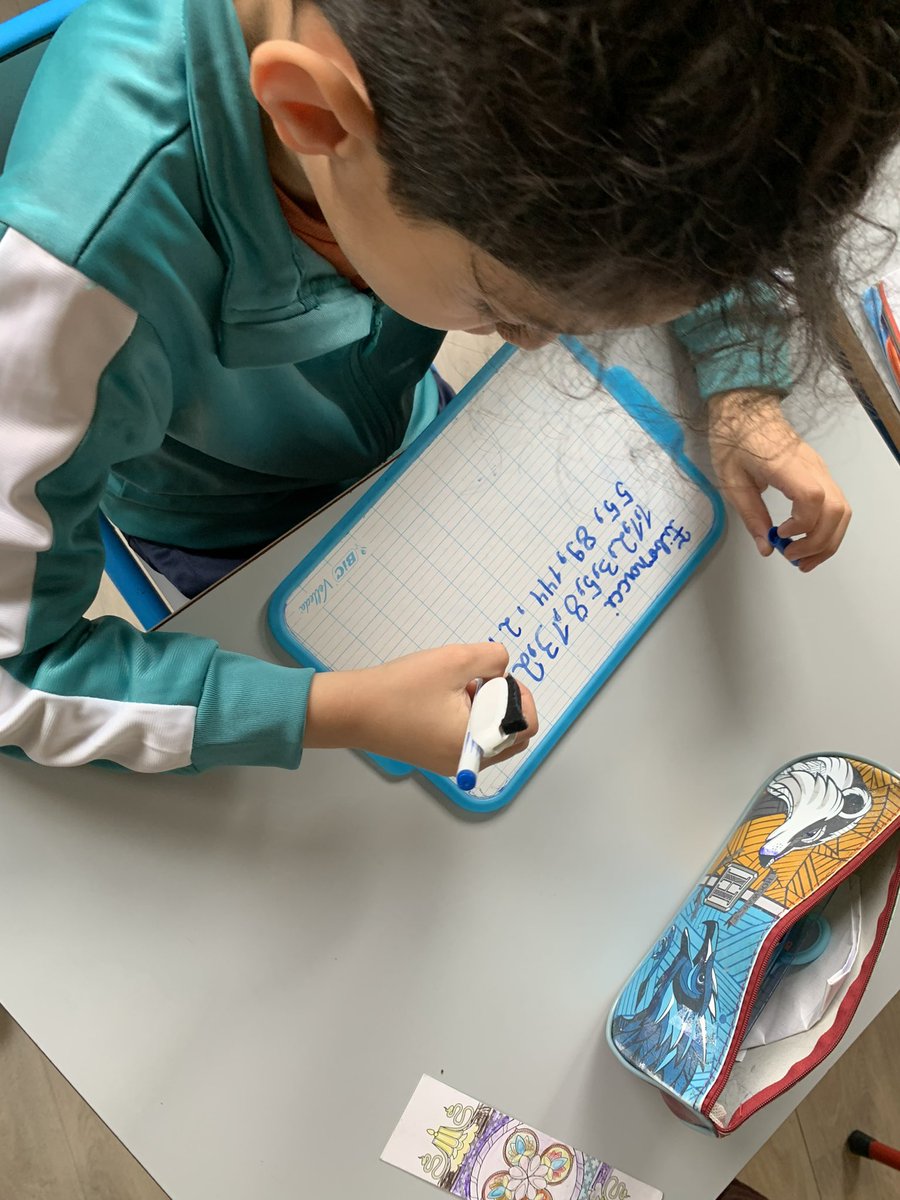 cornu_gaelle's tweet photo. Les CE1 de Gringoire cherchent comment calculer la suite de Fibonacci défi 3 de la semaine des maths , circo Hérouville! Bravo à eux https://t.co/1TBfalUPLy