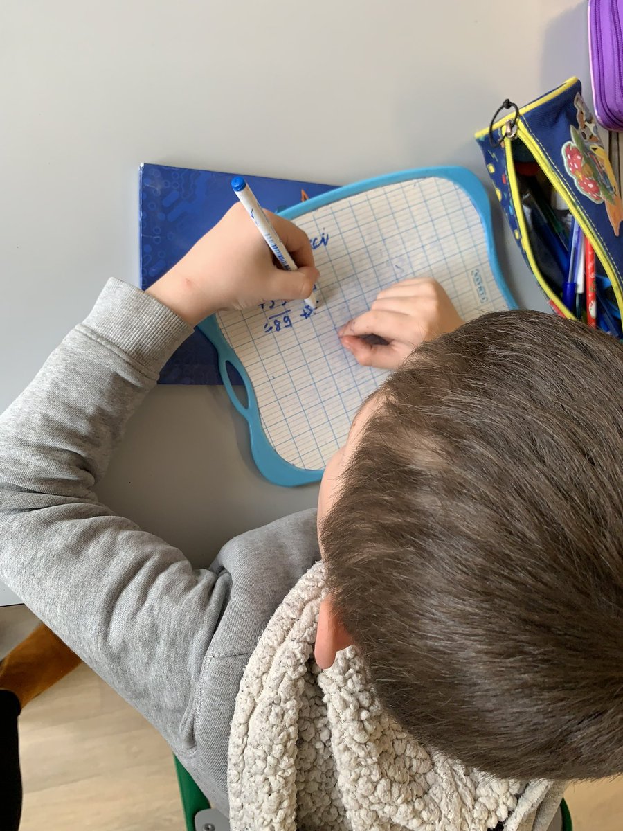 cornu_gaelle's tweet photo. Les CE1 de Gringoire cherchent comment calculer la suite de Fibonacci défi 3 de la semaine des maths , circo Hérouville! Bravo à eux https://t.co/1TBfalUPLy