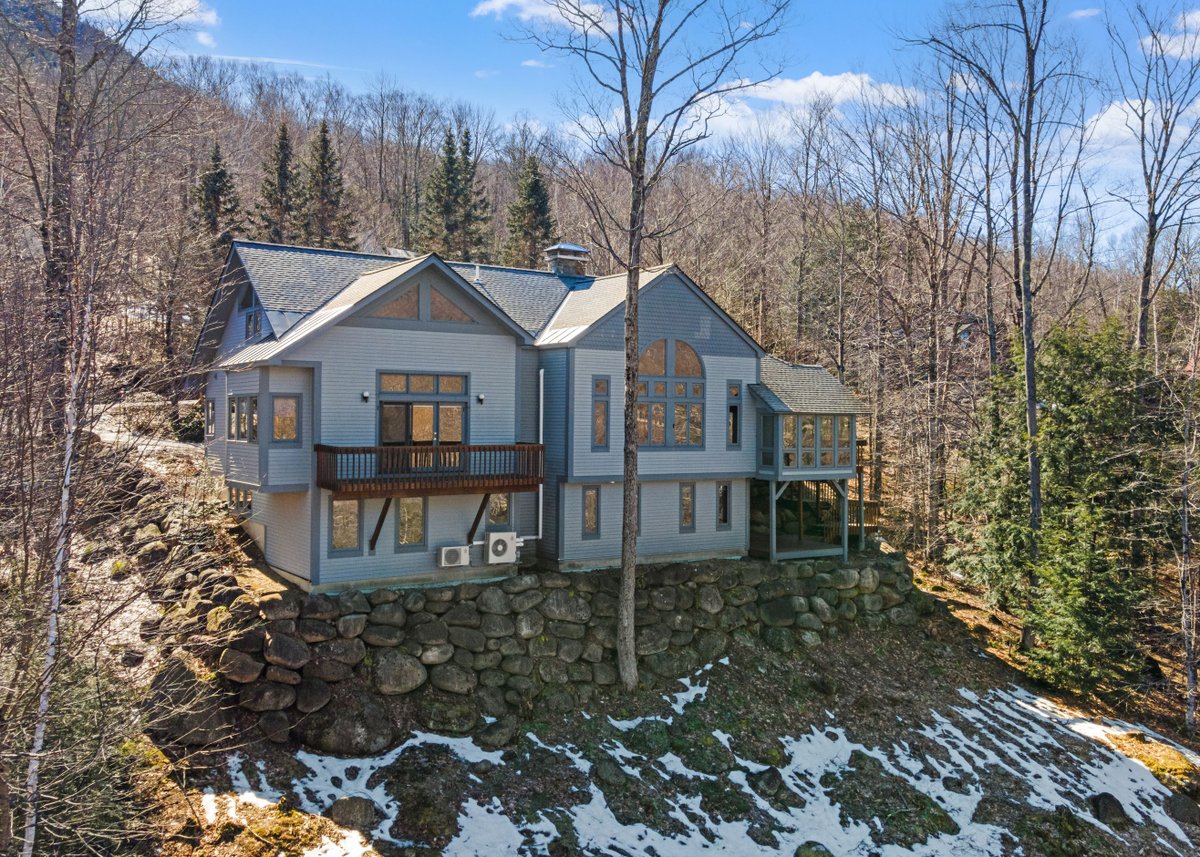 WolfReel's tweet photo. On Alpha Mondays. Do You Dream of Peak Perfection While Living On Loon Mountain? 🐺 📸

📍 142 Black Mountain Road Lincoln, NH

Realtor: Brent Drouin of Century 21 Mountainside Realty

#WolfReel #NHBusiness #NHRealEstate #WhiteMountains #NewHampshire #IGnewhampshire #NHRealty https://t.co/NNlrW0cFVc