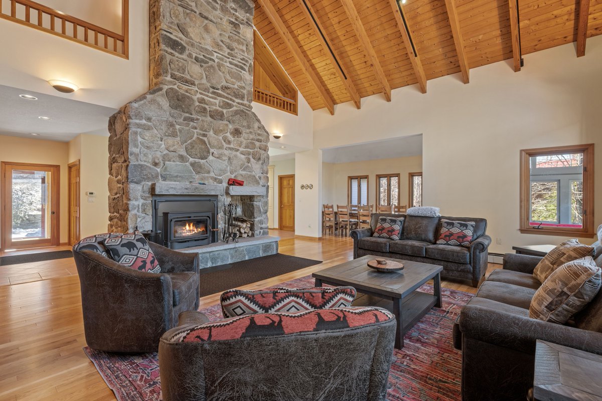 WolfReel's tweet photo. On Alpha Mondays. Do You Dream of Peak Perfection While Living On Loon Mountain? 🐺 📸

📍 142 Black Mountain Road Lincoln, NH

Realtor: Brent Drouin of Century 21 Mountainside Realty

#WolfReel #NHBusiness #NHRealEstate #WhiteMountains #NewHampshire #IGnewhampshire #NHRealty https://t.co/NNlrW0cFVc