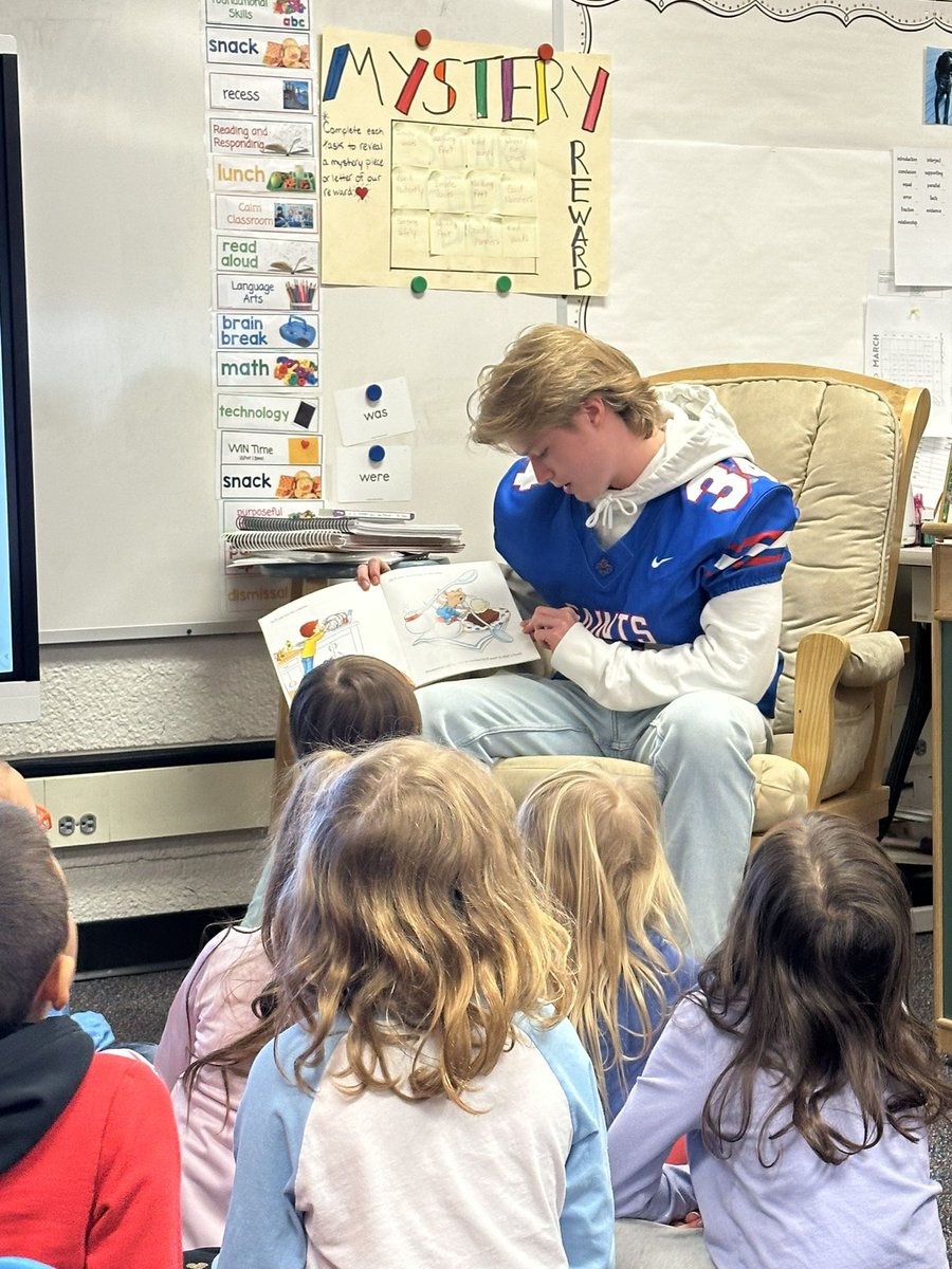 SCHSfootball__'s tweet photo. March is reading month. 📚 Our yearly tradition of players and coaches reading to elementary students continued today and it was a blast!

Thanks to Gearing and Pine River for having us!

Go Saints!

❤️📚🏈💙 https://t.co/Hlv04GFCzy