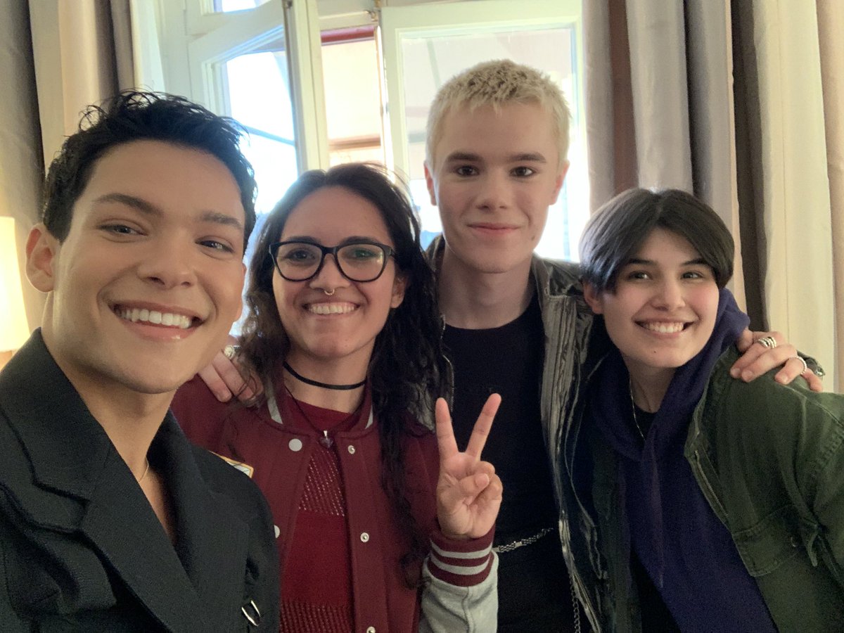 Sem palavras pra realização desse sonho e para o que foi o dia de hoje! Estou imensamente agradecida.

Obrigada <a href="/NetflixBrasil/">Netflix Brasil</a> por essa oportunidade incrível. Obrigada <a href="/OmarRudberg/">O M A R</a> e @RydingEdvin pelos momentos que jamais serão esquecidos! Eu amo vocês 💜✨