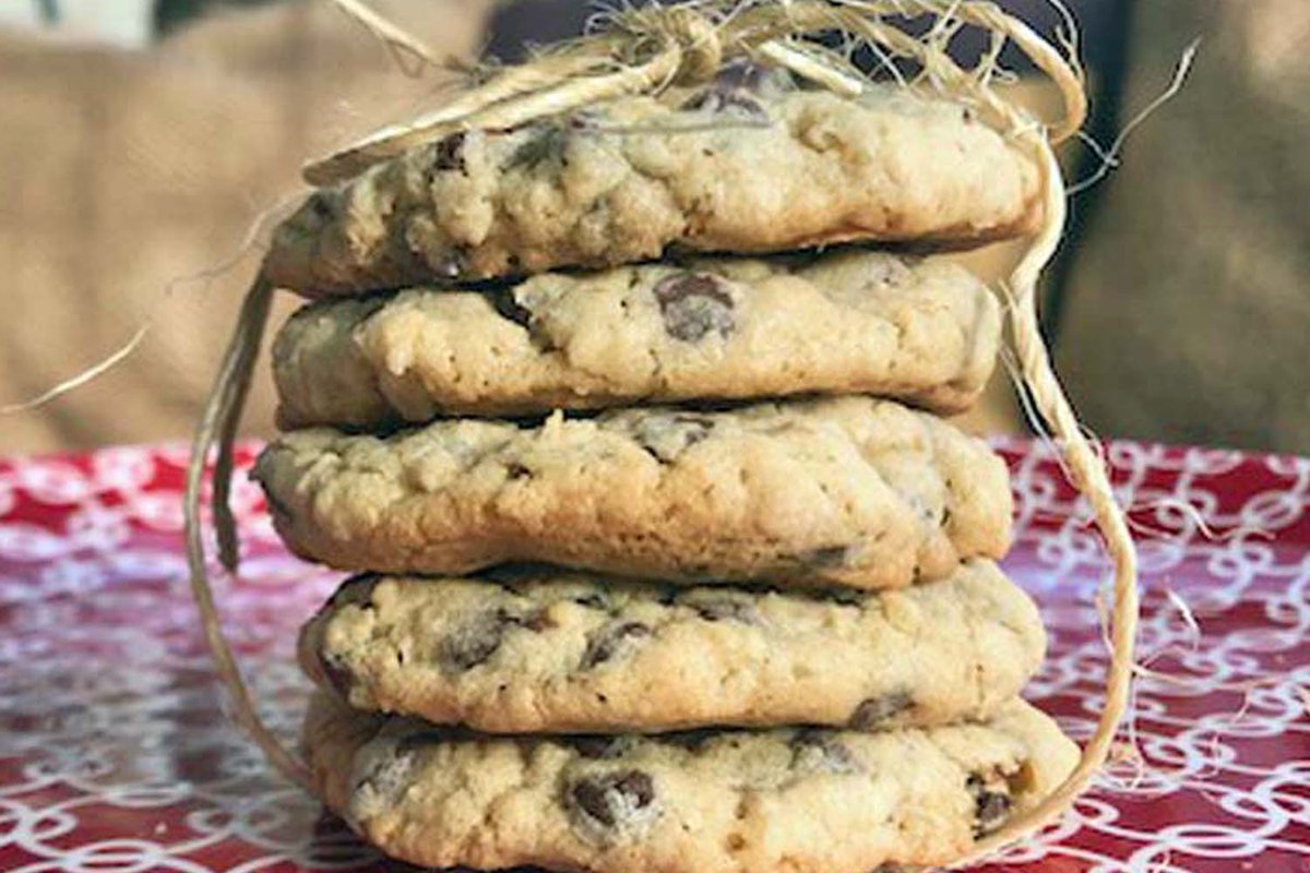 Ohhh ... Chocolate Chip Cherry Oatmeal Cookies are to die for! #OatmealCookieDay Recipe: bit.ly/3NDrCtn