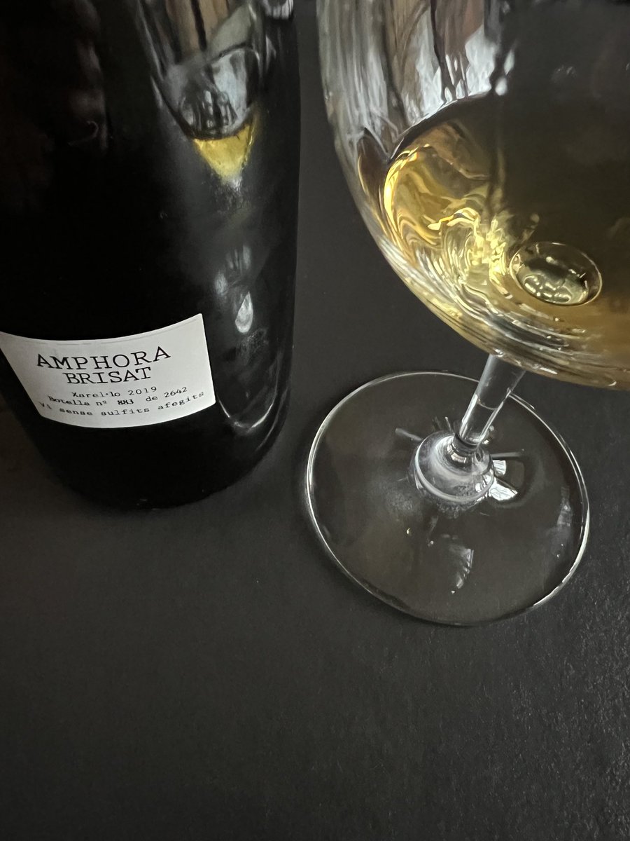 ⁦@paresbalta⁩ shows how that can make amazing #wines Amphora Brisat 2019 #883 of 2642 ! Cheers wine lovers ! ⁦@noble_selection⁩ ⁦@ZoltanCsabaNagy⁩ ⁦@MistrGoodman⁩