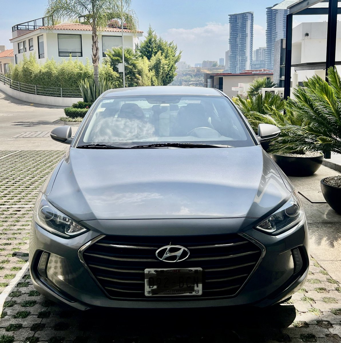 josemurrieta's tweet photo. SE VENDEEEEE💲💲💲💲💲🔴🔴🔴
Elantra Gls 2.0  Hyundai 2018 
Única dueña o sea yo!!! 
130 mil kms (servicios de agencia) 
Llantas nuevas 
Placas CDMX 
Al corriente en todos sus pagos ☺️☺️☺️
Info por DM https://t.co/E4K2NUeeJg