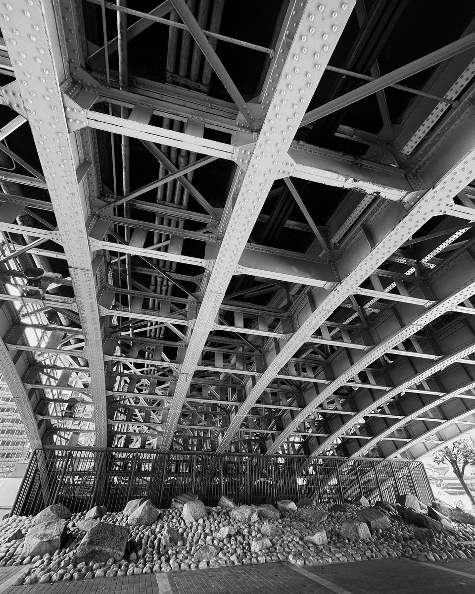 #architecture #bridge #whiteandblack #天神橋 #橋 #建造物 #モノクロ写真 #osaka #散歩の途中で