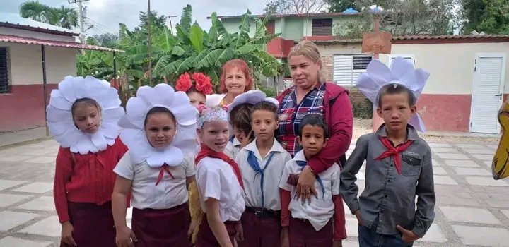 PCacocum's tweet photo. Los estudiantes de la escuela especial de #Cacocum, participan en su preparación para la vida en nuestras escuelas. Excelente jornada  junto a nuestros educadores. #UnidosXCuba, #GenteQueSuma, #CubaEnPaz. https://t.co/y0rIrKLf9A