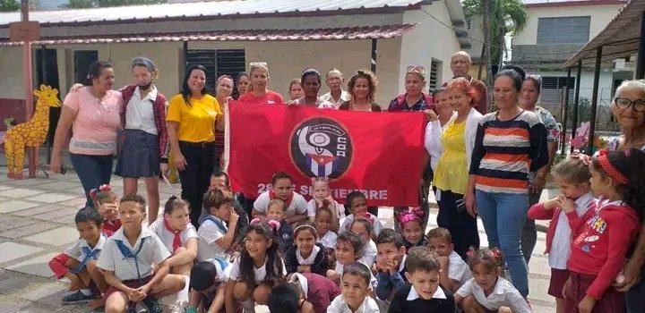 PCacocum's tweet photo. Los estudiantes de la escuela especial de #Cacocum, participan en su preparación para la vida en nuestras escuelas. Excelente jornada  junto a nuestros educadores. #UnidosXCuba, #GenteQueSuma, #CubaEnPaz. https://t.co/y0rIrKLf9A