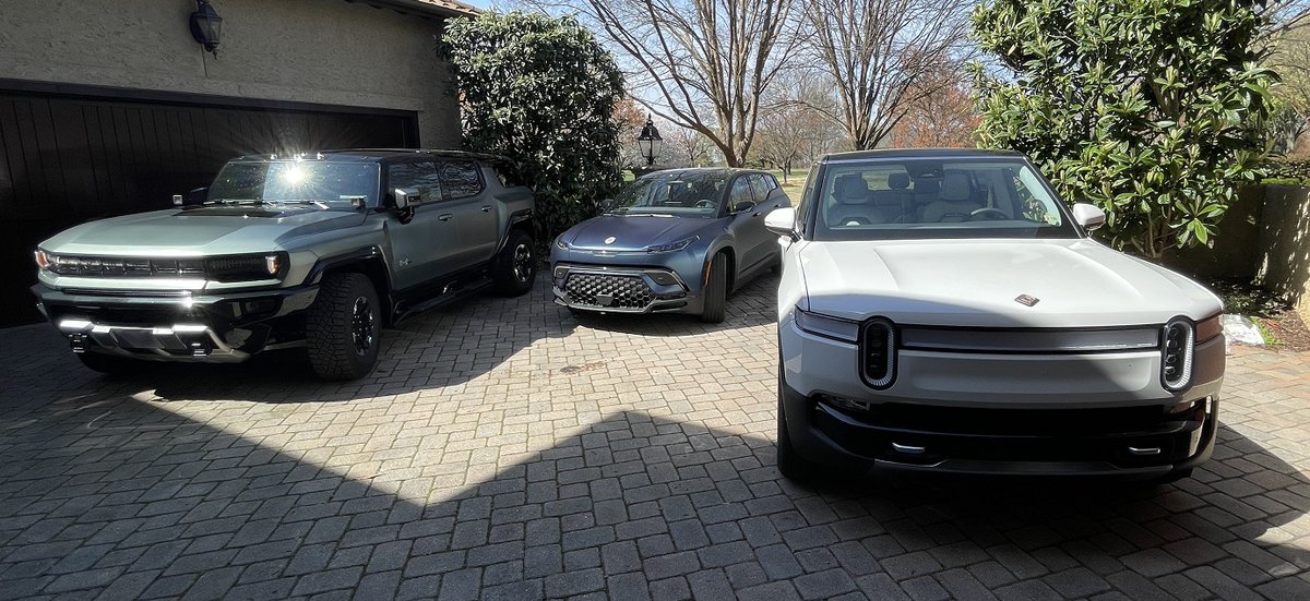 fabioteti1's tweet photo. We welcomed the newest addition to our stable this weekend .. our third (and final .. for now) #EV  .. my 
wife's @Rivian #R1S 

So far so good.. 🤞

@FiskerInc #Fisker #OceanOne #fiskerocean @GMC #GMC #HummerEV #ElectricVehicles #EVs https://t.co/1eUafxKuez