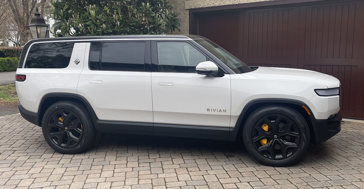 fabioteti1's tweet photo. We welcomed the newest addition to our stable this weekend .. our third (and final .. for now) #EV  .. my 
wife's @Rivian #R1S 

So far so good.. 🤞

@FiskerInc #Fisker #OceanOne #fiskerocean @GMC #GMC #HummerEV #ElectricVehicles #EVs https://t.co/1eUafxKuez