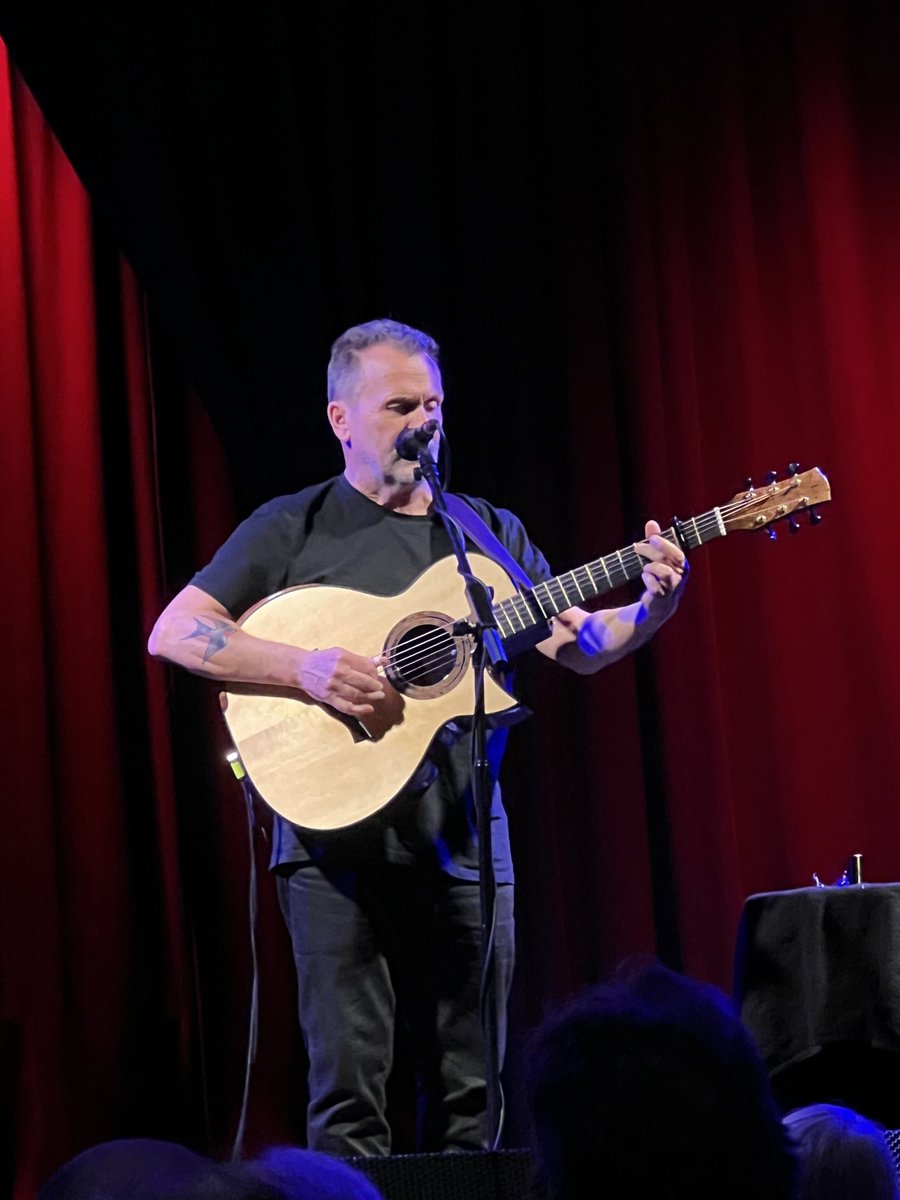 Well, ⁦@msimpsonian⁩ on tremendous form ⁦@ColchesterArts⁩ tonight - giving us exquisite musicianship, poetry and powerful protest. Off to order his new album Skydancers which by all accounts is a triumph!