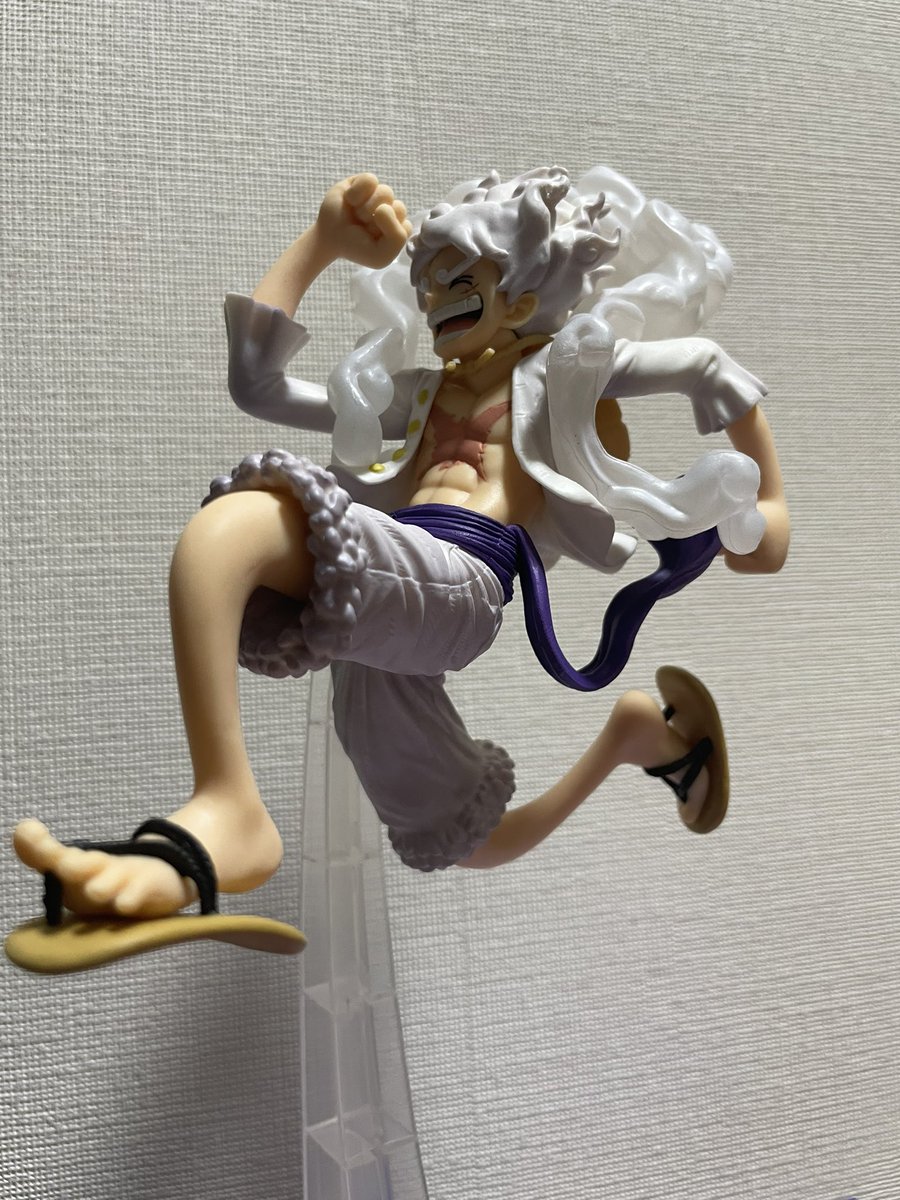 ell_onepiece's tweet photo. 昨日職場行ったら
隣の席の先輩「うなぎさん好きだと思って一回やったらA賞出た、あげるねー」
って言われてもらっちゃった！！サイコー👏👏仕事でも世話になりっぱなしなのにさらに感謝🙇‍♂️🙇‍♂️ありがとうございます！！ https://t.co/tJPG7QCZGh
