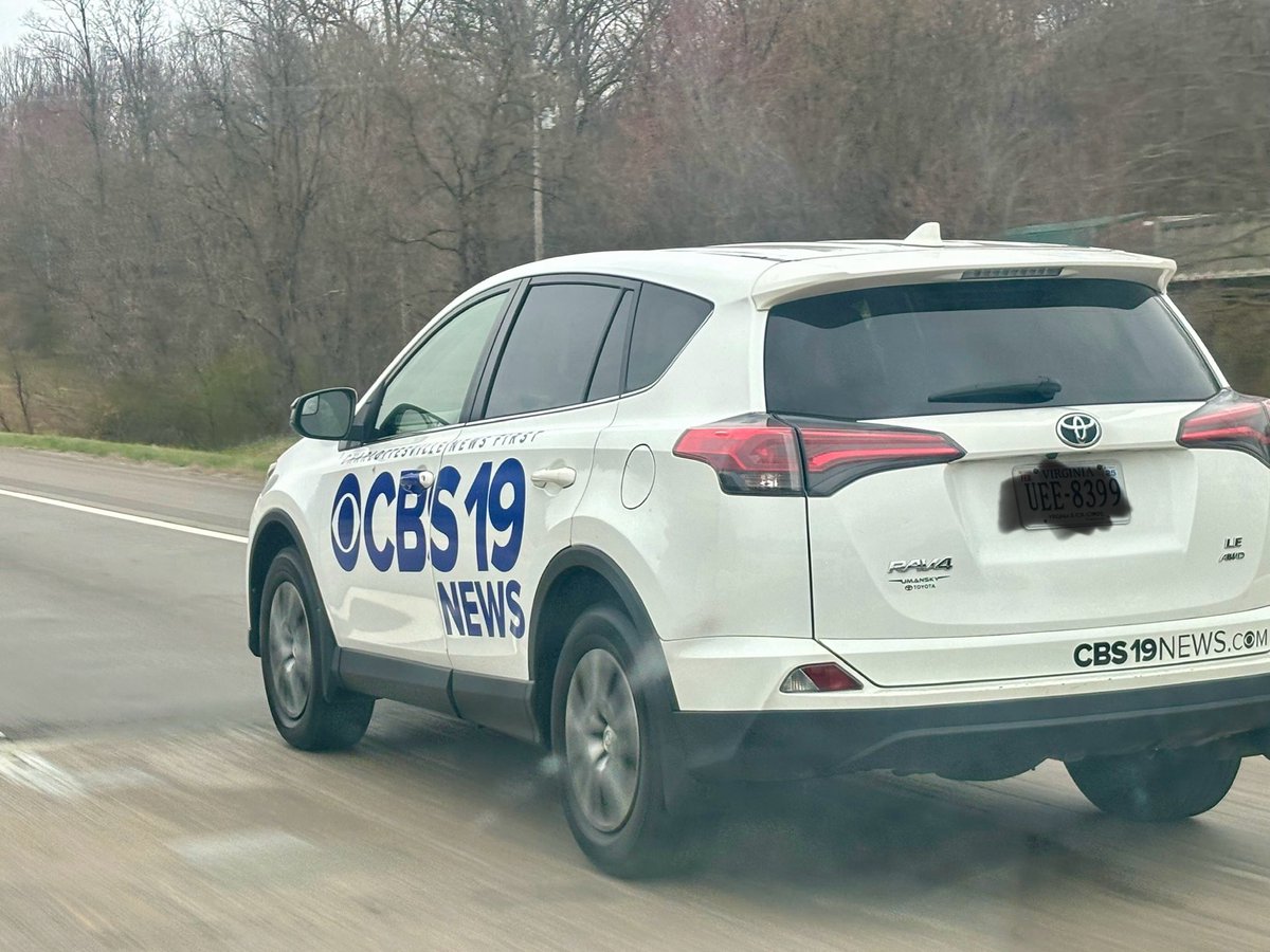 Spotted Charlottesville news car in the middle of Ohio. Go Hoos in Dayton on Thursday! ⁦@CBS19News⁩ #wahoowa ⁦@LockeOSULab⁩