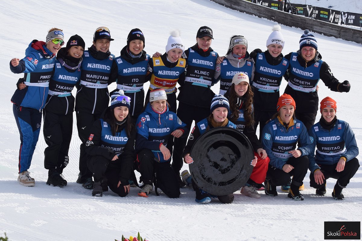 SkokiPolska's tweet image. Końcowa klasyfikacja generalna 5. turnieju #RawAir kobiet 2024 ⛷️

1. Eirin Maria #Kvandal 🇳🇴 1790,4 pkt
2. Silje #Opseth 🇳🇴 1638,4 pkt
3. Eva #Pinkelnig 🇦🇹 1634,9 pkt
... 44. Anna #Twardosz 🇵🇱 321,5 pkt

Więcej na #SkokiPolska ⤵️ skokipolska.pl/5-raw-air-kobi…
📸 Zuzanna Janeczek