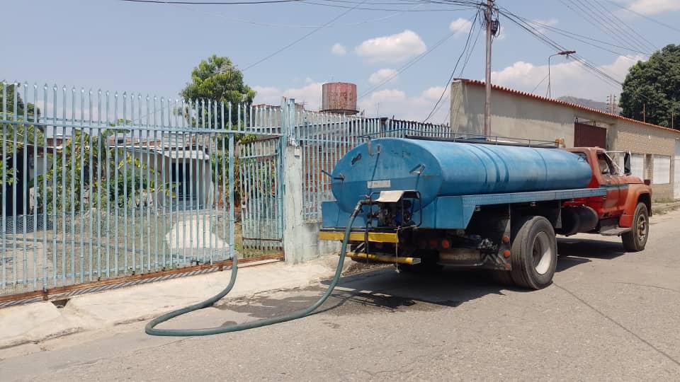 #07Mar Por orientación de nuestra alcaldesa @johanitakenpo y del 1×10 del buen gobierno nos encontramos suministrando agua potable con los camiones cinternas en la comunidad de Pantanal y el Manantial Parroquia Samán de Güere eje 2 #BienestarSocialParaElPueblo