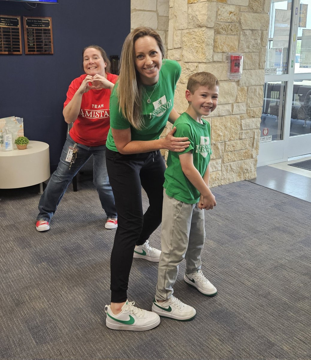 Just me and one of my Bindi Besties twinning! Dr. @PwFlores loves to jump in an Isibindi pic any chances she gets. We can't all be official members of the green house, but we love them all just the same. #bengalpride