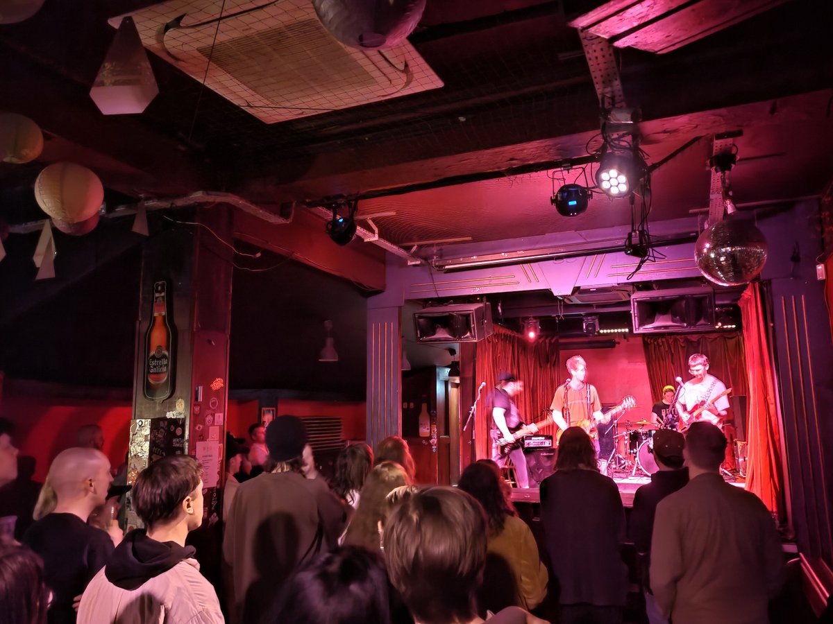 Guts. The best thing to come from Lincoln since <a href="/Harry_Toffolo/">Harry Toffolo</a> ✌️ #livemusic #keikkahommat #htafc #manchester