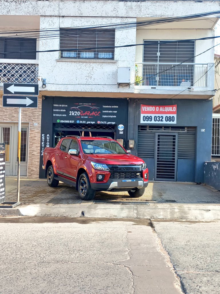 Loreevora13's tweet photo. Camioneta high country 2022 para vender por leasing.
Esta con 2 servis, y con 31.000km 
Queda por pagar 16 cuotas de usd 1000 https://t.co/mJewwaTL92