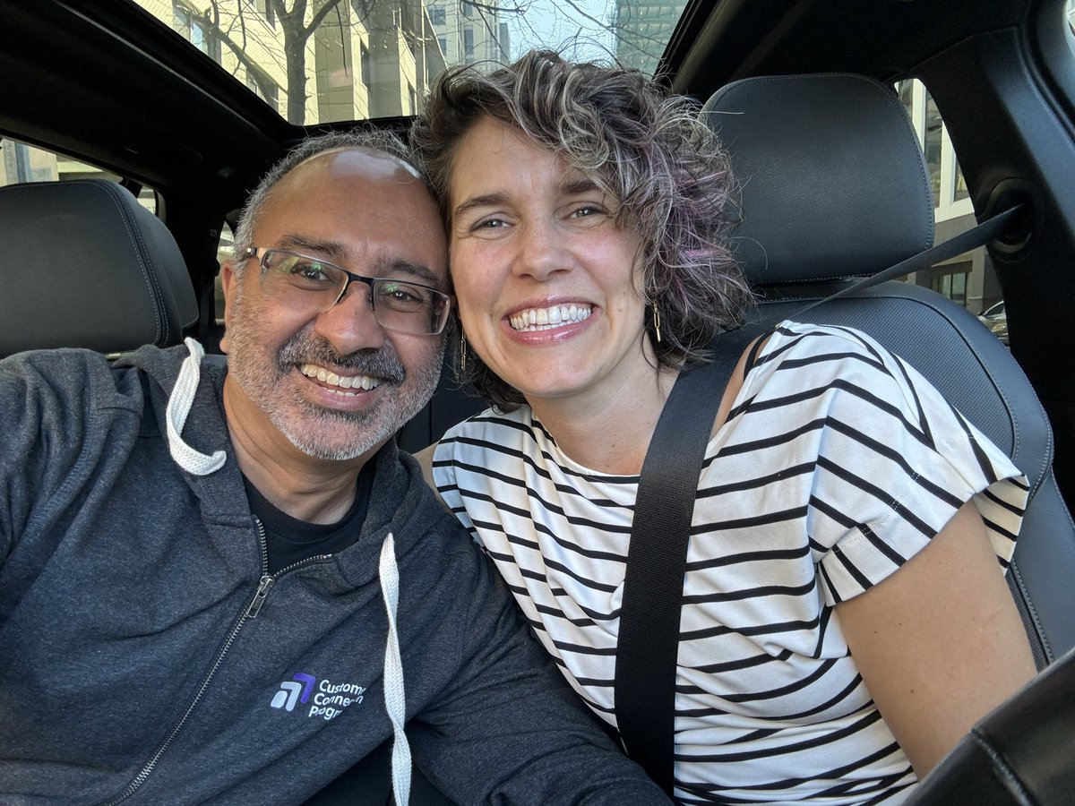 Hoorge's tweet image. When I’m in #Seattle, it’s a must to hang out with my awesome friend and one of my favorite and important people in my life. Thanks @TheRealCre8trix 🙏🏽👍🏽❤️😁

#ITpros #WindowsITpro #Windows #BFF