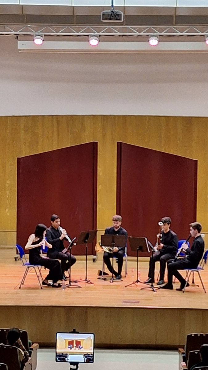 cmjm_santander's tweet photo. ¡Cuarta jornada de la SIM! Conciertos, concurso, talleres… Poco a poco se acerca el final… ¡pero aún queda mucha música que compartir! https://t.co/tFxY4j0Rnv
