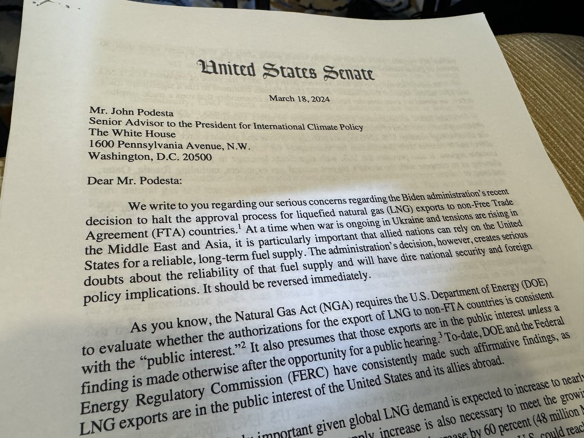SergioChapa's tweet photo. "The pause needs to be paused," -- US Senator Joe Manchin

CeraWeek Press Conference with US Senator Dan Sullivan speaking about a public letter to lift the Biden LNG export permit pause 

#CeraWeek #LNG #ONGT #NatGas #Shale #OOTT #Houston https://t.co/e5KErqcgG0