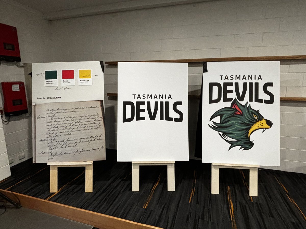 Incredible experience to launch our own football club at St Helens last night, sandwiched Bette legendary State Coach <a href="/shawry_analyst/">Robert Shaw</a>, and current State captain BCG #tassiedevils #TasmaniaDevils