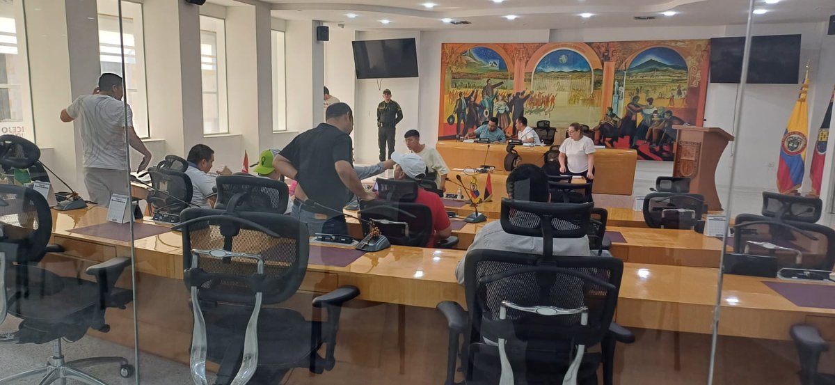 DanielV49721412's tweet photo. La Seccional de Protección y Servicios Especiales Mecuc, bajo la misionalidad del Grupo Protección a Personas e Instalaciones MECUC, presta su servicio de seguridad a las instalaciones de la Sesión del Concejo de la alcaldía municipal de Cúcuta.

ES UN HONOR SER POLICÍA https://t.co/aaw4n8Wvw2