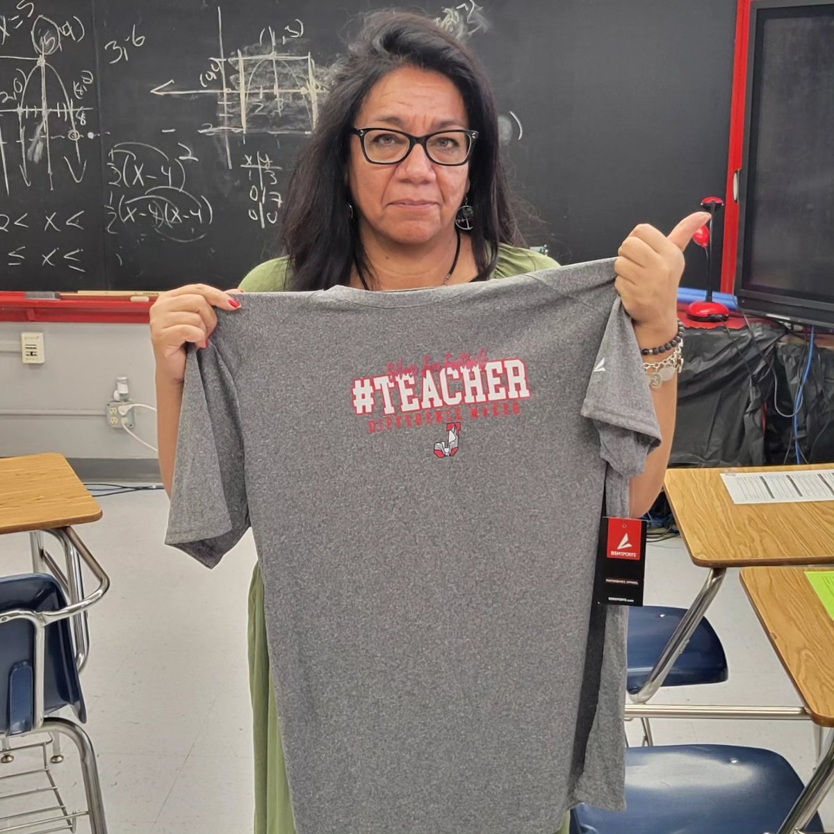 Congratulations to our very 1st Silver Fox Difference Maker. Ms. Luevano works tirelessly to help our kids learn Algbra 1 and get through an always difficult freshman year. Thank you for all you do Ms.Luevano, Silver Fox Football appreciates you. @viva_lajeff @erincon_13_JSHS