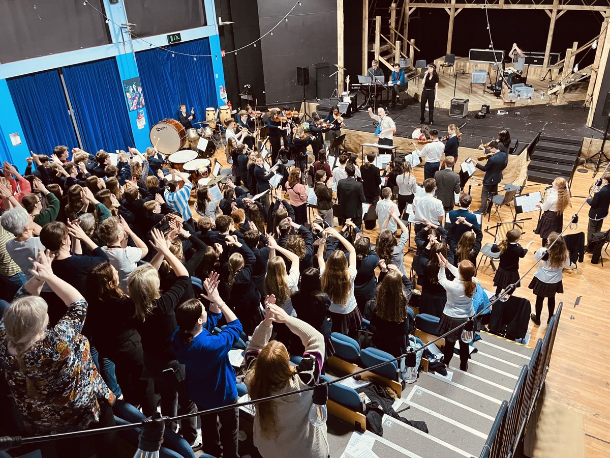 WOW! Tonight saw our ⁦@KESBathJunior⁩ School Choir, ⁦@KESBath⁩ Senior Singers, KES Community Choir, KES24 & KES Senior Orchestra join together in rehearsal for Wednesday’s epic Gala Concert with ⁦@bathphil⁩ 🤩 Don’t delay, book today at: bathboxoffice.org.uk/whats-on/kes-b…