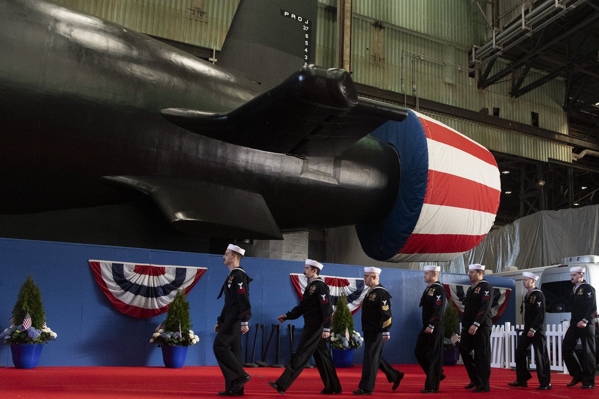 USNavy's tweet photo. #USNavy Photos of the Day:
1️⃣ #USSJohnSMcCain live-fire @US3rdFleet
2️⃣ Antenna repairs aboard @TheRealCVN71 @US7thFleet
3️⃣ The Future #USSIdaho #SSN799 christening in Groton
4️⃣ Sailors from #USSTruxtun walk in the South Boston St. Patrick's Day parade
👉 https://t.co/aZddB6hxYf https://t.co/LWDKbxnO56