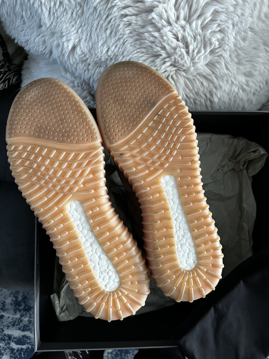 GeeOh392's tweet photo. For sale ‼️YEEZY 750 CHOCOLATE SIZE 11 9/10 CONDITION $600 ‼️

Plenty of refs, check my pinned post! Pls RT 🙏🏼 🔒 

@Onlytak3s1 @bigbucciband @Reds_Edge @Passthadutch042 @PaulPinto77 @shoesandautos @RYAN_HUERTA24 https://t.co/WdHhqXP78Y