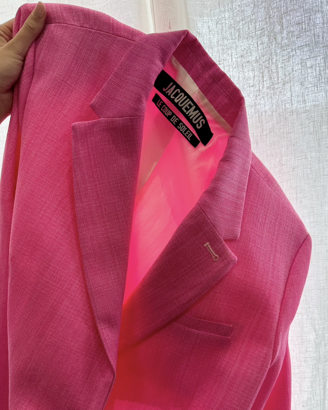 The JACQUEMUS “Le Coup de Soleil” line was designed by founder and designer, Simon Porte Jacquemus, with "with colour, playfulness and joy at it’s core." We love this neon pink blazer for spring! 💖
