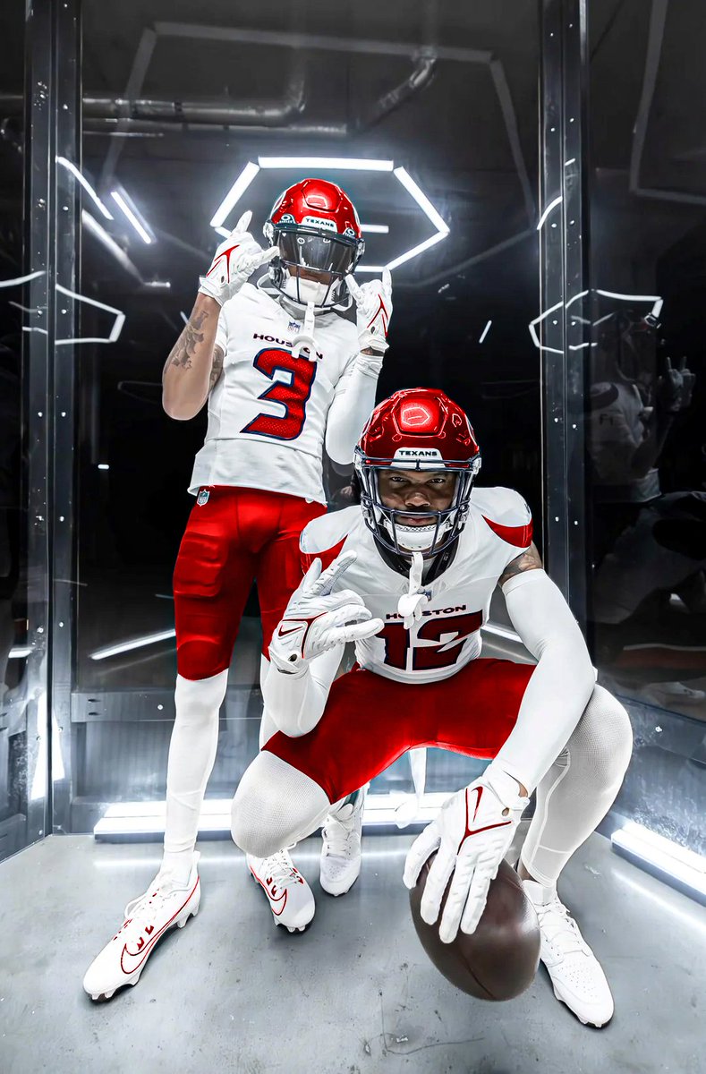 dtexanz's tweet photo. Battle Red.. https://t.co/cGS819Xzcf